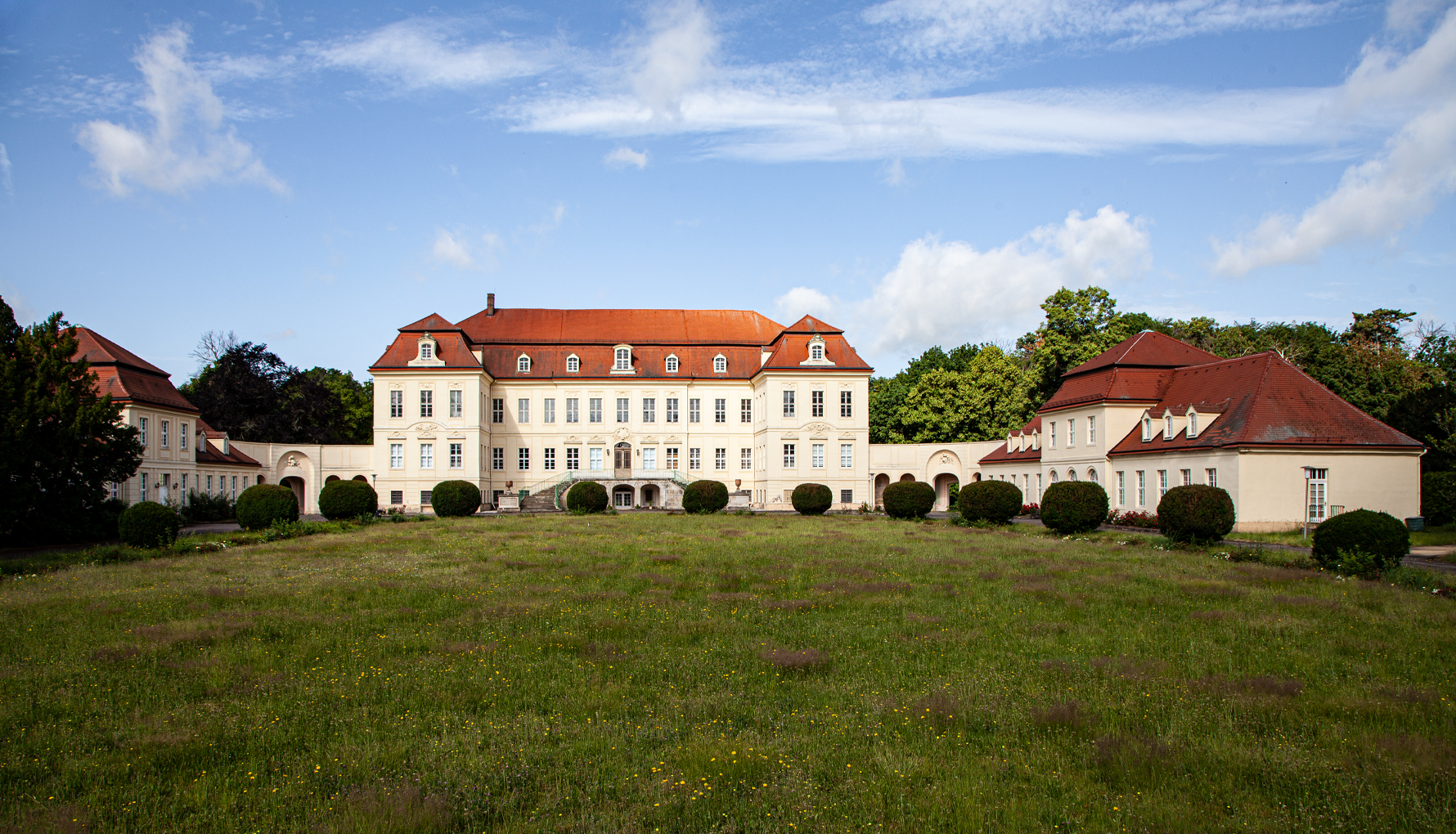 Start Schloss Nischwitz, Vorderansicht