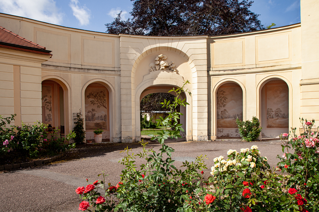 Schloss Nischwitz, Südlicher Bogengang